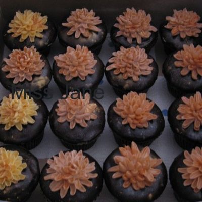 Chocolate Ganache Covered Cupcakes With Italian Butter Cream Crysathamum