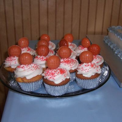 Cupcakes With Chocolate Basketballs
