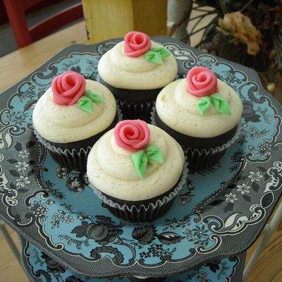 Duff Style Fondant Rose Cupcakes
