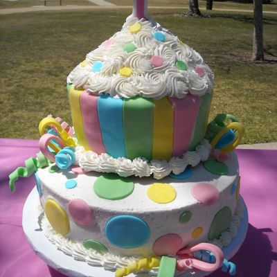 Pastel Giant Cupcake Cake