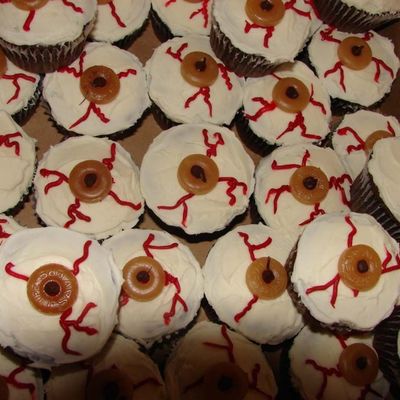 Scary Eyes Cupcakes