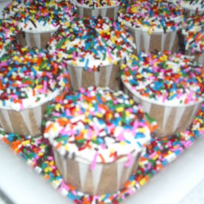 Vanilla Cupcakes W/sprinkles