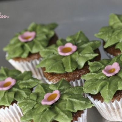 Mini Flower Cupcakes