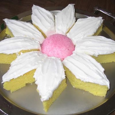 Daisy Flower Cake