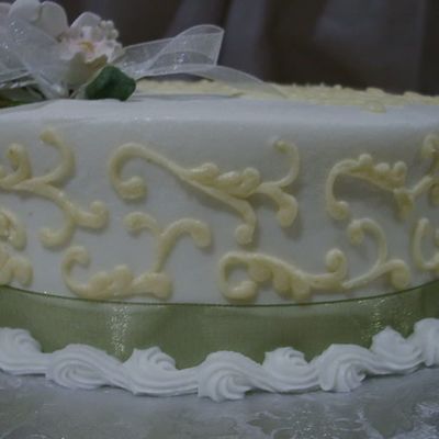 Scrolls With Gumpaste Flowers