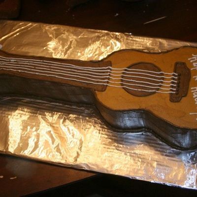 Guitar Cake
