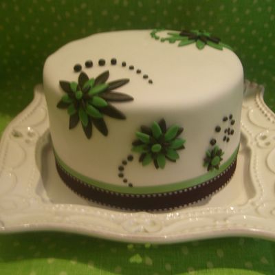 Birthday Cake With Daisies