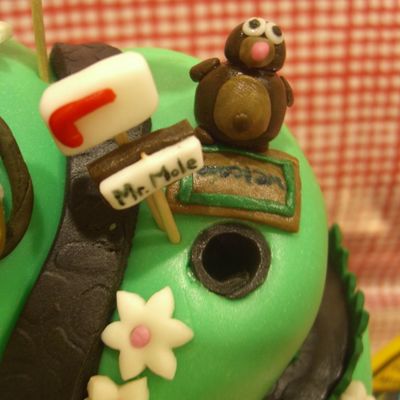 Bump In The Road, Mole Close Up