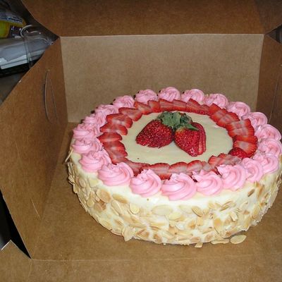 Strawberry_Sponge_Cake2.jpg