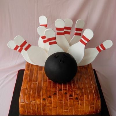 Bowling Cake