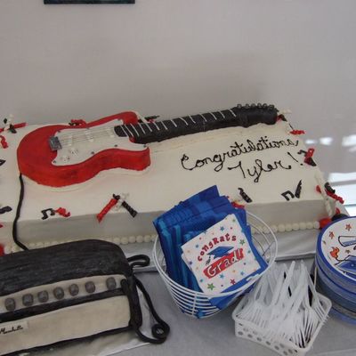 Electric Guitar Cake With Amp