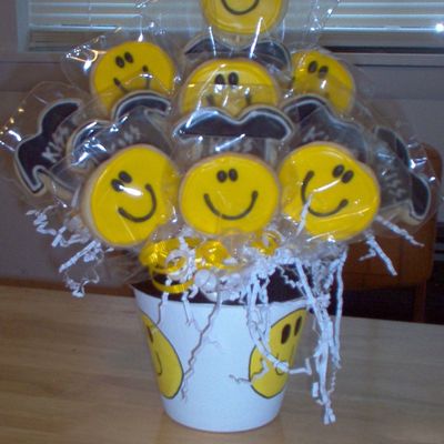 Kiss And Smilie Face Bouquet