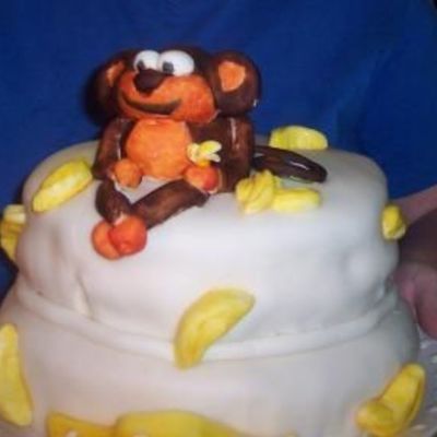 Sweet 16 Monkey Cake With Bananas
