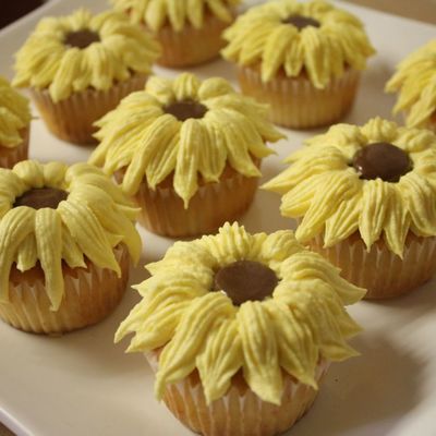 Sunny Flower Cupcakes