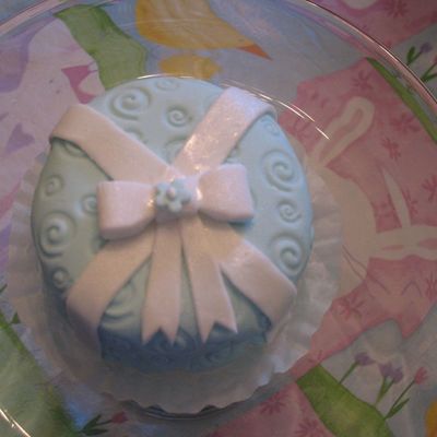 Mini-Cake With Bow