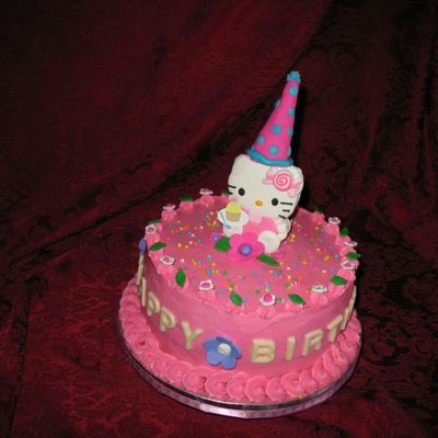 Hello Kitty Cake With Mini Cupcake