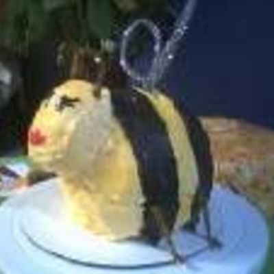 Bumble Bee Birthday Cake