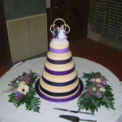 Wedding Cake W/ribbon