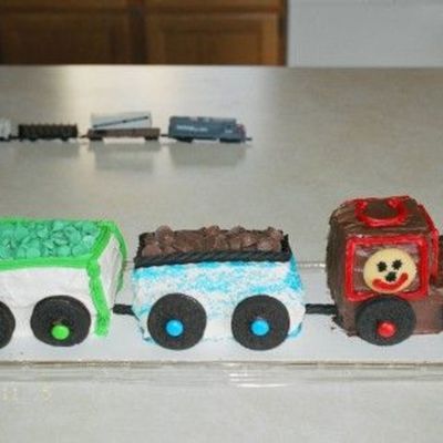 3-D Train Cake - 1St Half
