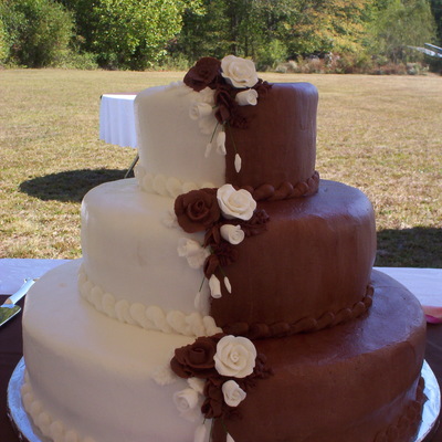 1/2 N 1/2 Chocolate, Vanilla Cream Cake