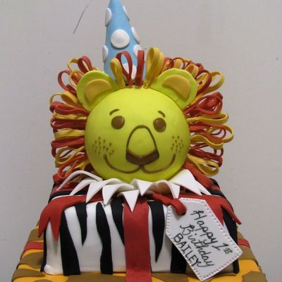 Jungle Cake With A Surprise Lion Inside!!