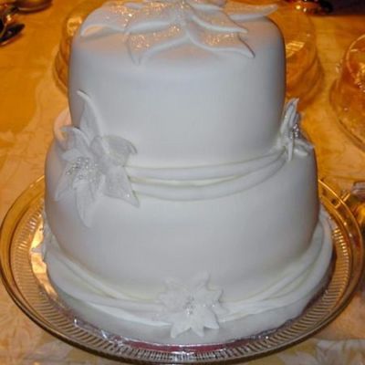 All-White Poinsettia Cake