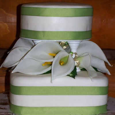Cala Lily Wedding Cake