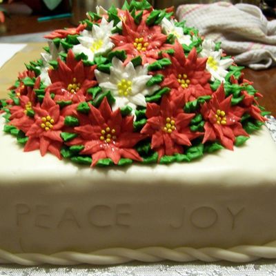 Pointsettia Cake