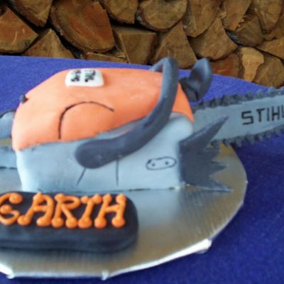 Chainsaw Cake!