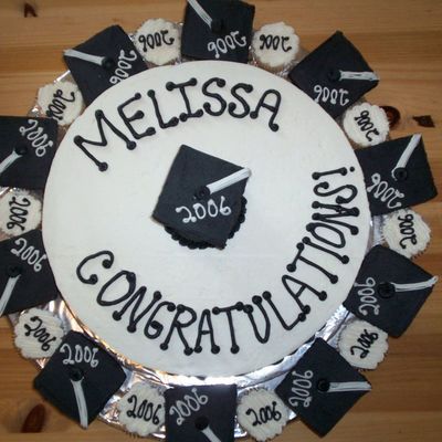 Graduation Cake And Cap Cupcakes