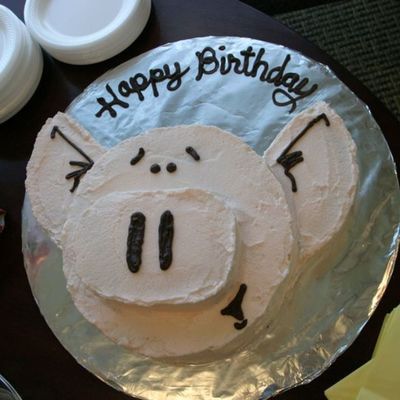 Piggy Birthday Cake