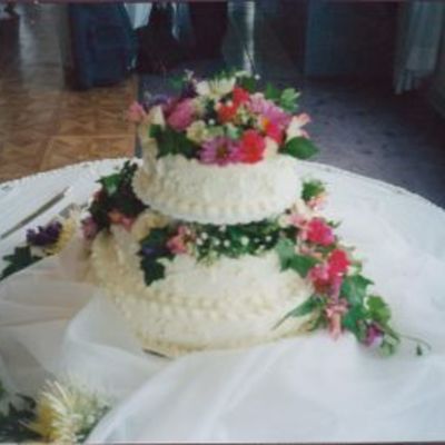 Wedding Cake W/ Fresh Flowers