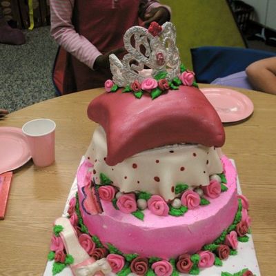 Princess Crown And Pillow Cake