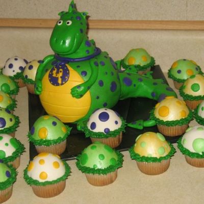 Dinosaur Cake With Dino Eggs
