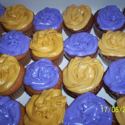 More Cupcakes For Greek Picnic