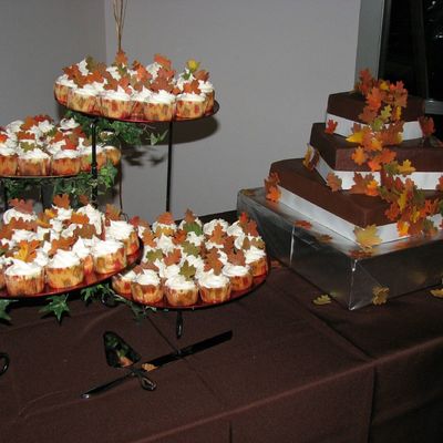 Wedding Cake/cupcakes
