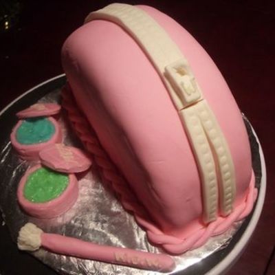 Makeup Bag Cake - Zipper View