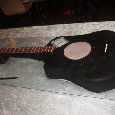 Guitar Cake