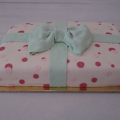 A Present Cake