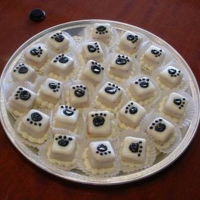 Paw Print Petit Fours