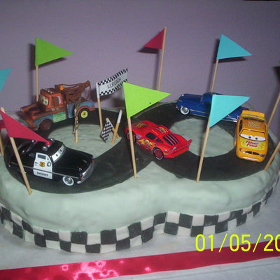 Esta Torta Se La Hice A Mi Bebe Que Cumplio 2 Anos El 6 De Mayo No Alcance A Hacerle Los Autos En Azucar Pero Igual Quedo Linda