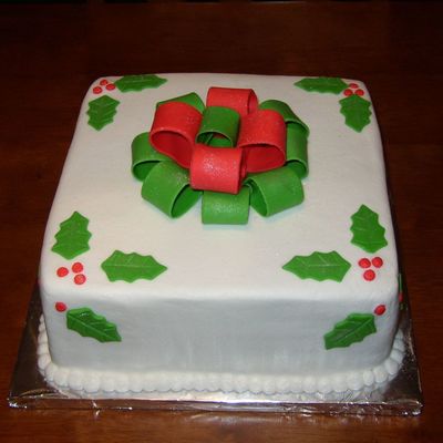 Holly Holiday Cake