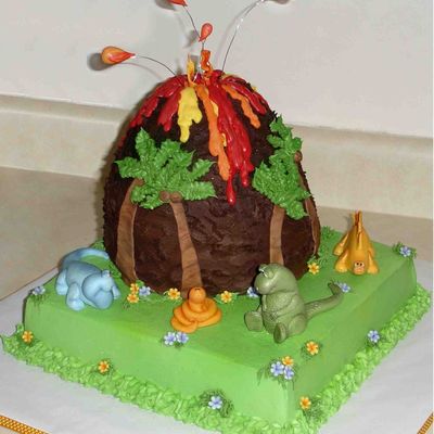 Volcano W/ Dinos
