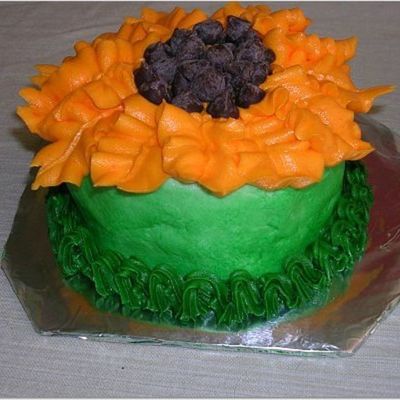 Super Simple Sunflower Cake