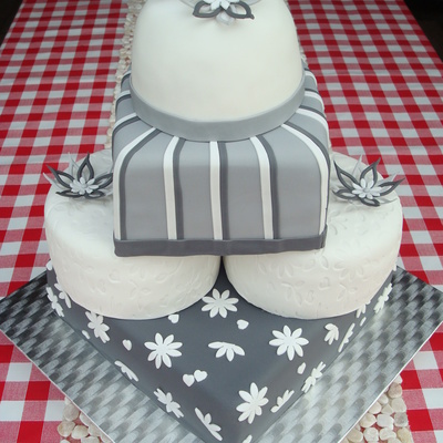 Grey And White Weddingcake