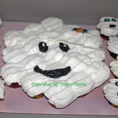 Mummy Cupcake Cake