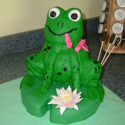 Better Picture Of Frog Cake