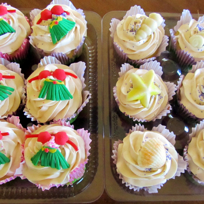 2 Hawaiian Cupcakes