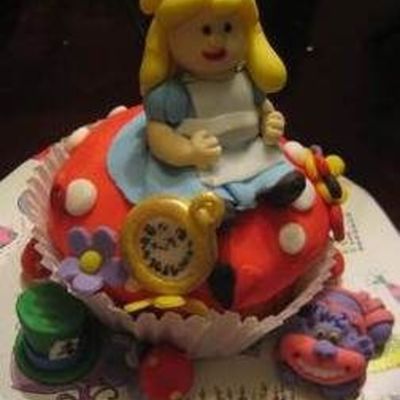 Alice In Wonderland Muffin Size Cupcake