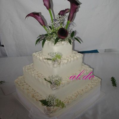 Wedding Cake With Fresh Cala Lilly